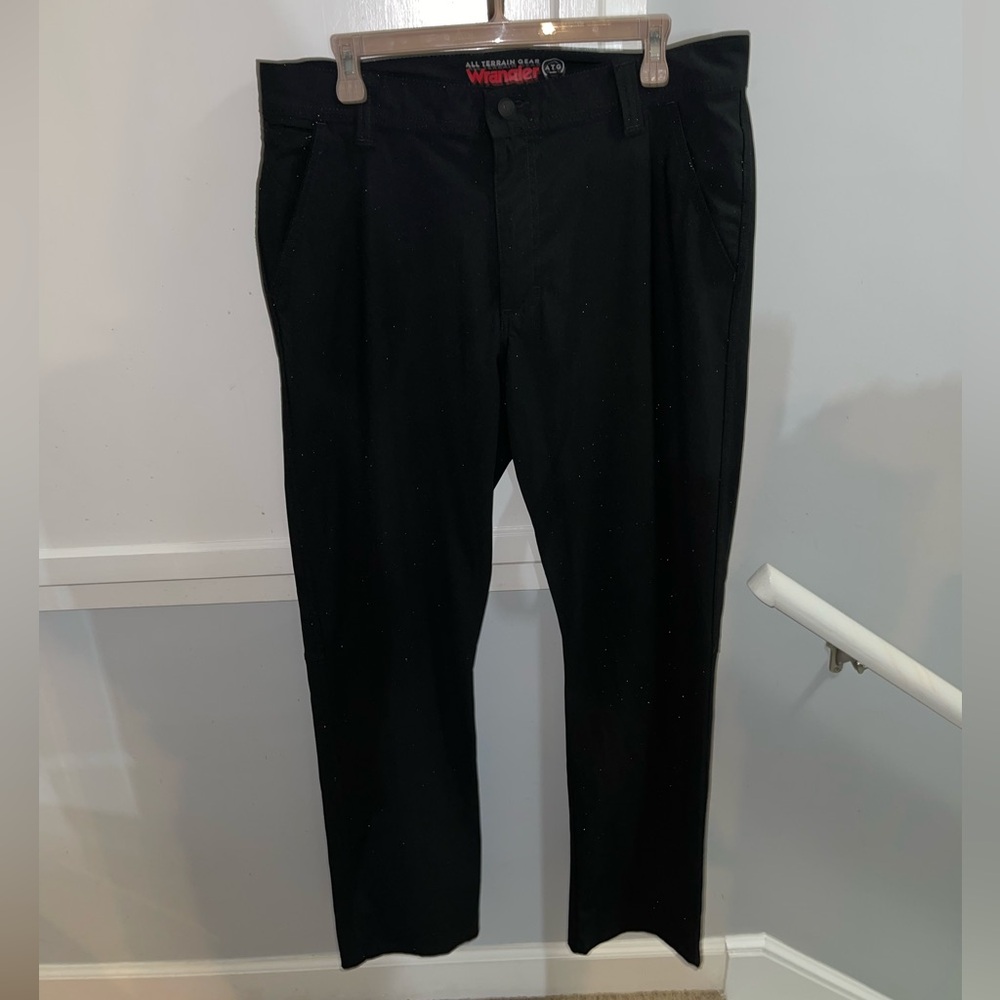 Wrangler Men's Classic Black Chinos